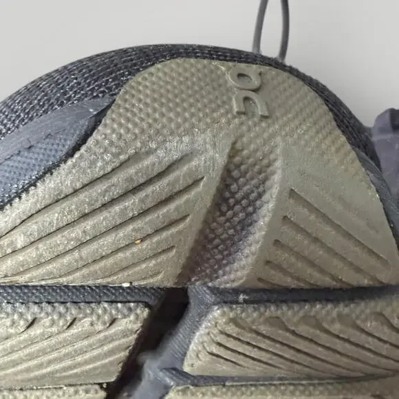 ON Running Cloud Women’s Shoes – Size W7.5 – Black – Pre-Owned - Picture 10 of 11